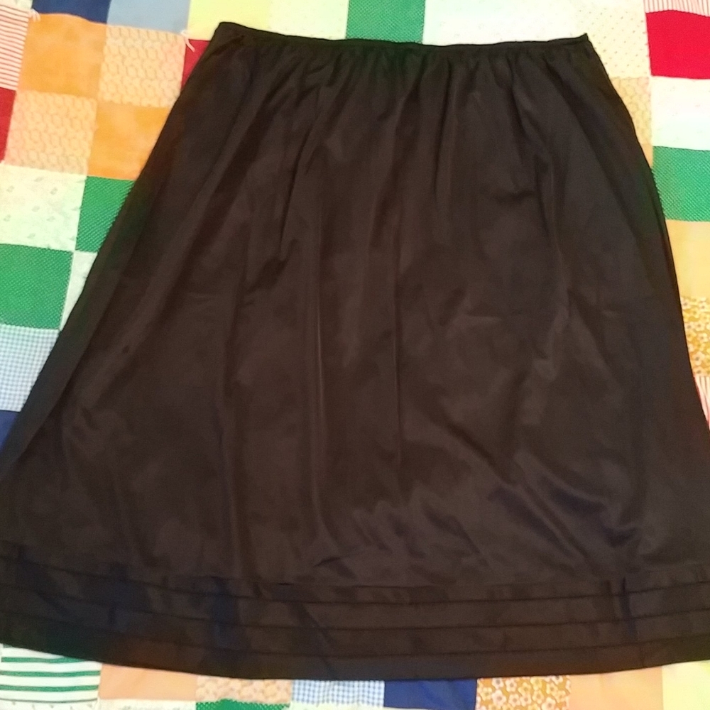 Black Half-slip